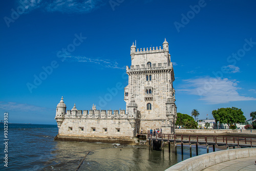 Belem, il sobborgo di Lisbona adagiato sul fiume Tago, famoso per i suoi monumenti come la cinquecentesca Torre di Belém , il Monumento alle Scoperte, a forma di vela ed il Monastero dos Jerónimos