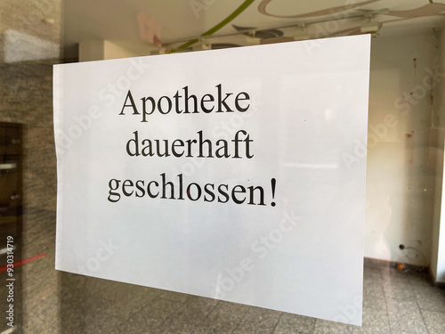 Geschlossene Apotheke in Düsseldorf, Deutschland photo