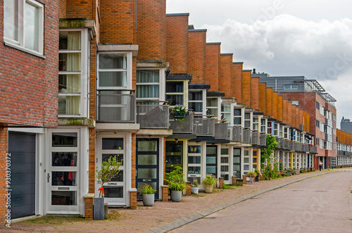 Φωτογραφία Lelystad, The Netherlands, August 4, 2024: sawtooth facade of row housing overlo