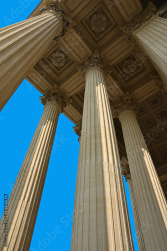 Colonnade de l'église de la Madeleine à Paris. France