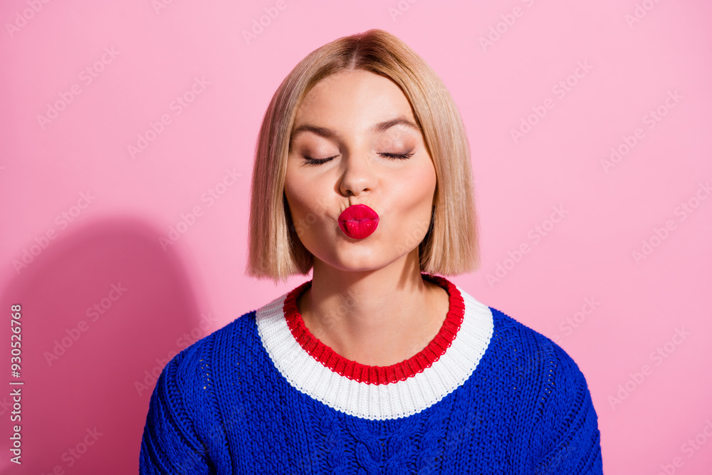 Photo portrait of pretty young girl pouted lips kiss girlfriend wear trendy blue outfit isolated on pink color background Photo portrait of pretty young girl pouted lips kiss girlfriend wear trendy blue outfit isolated on pink color background