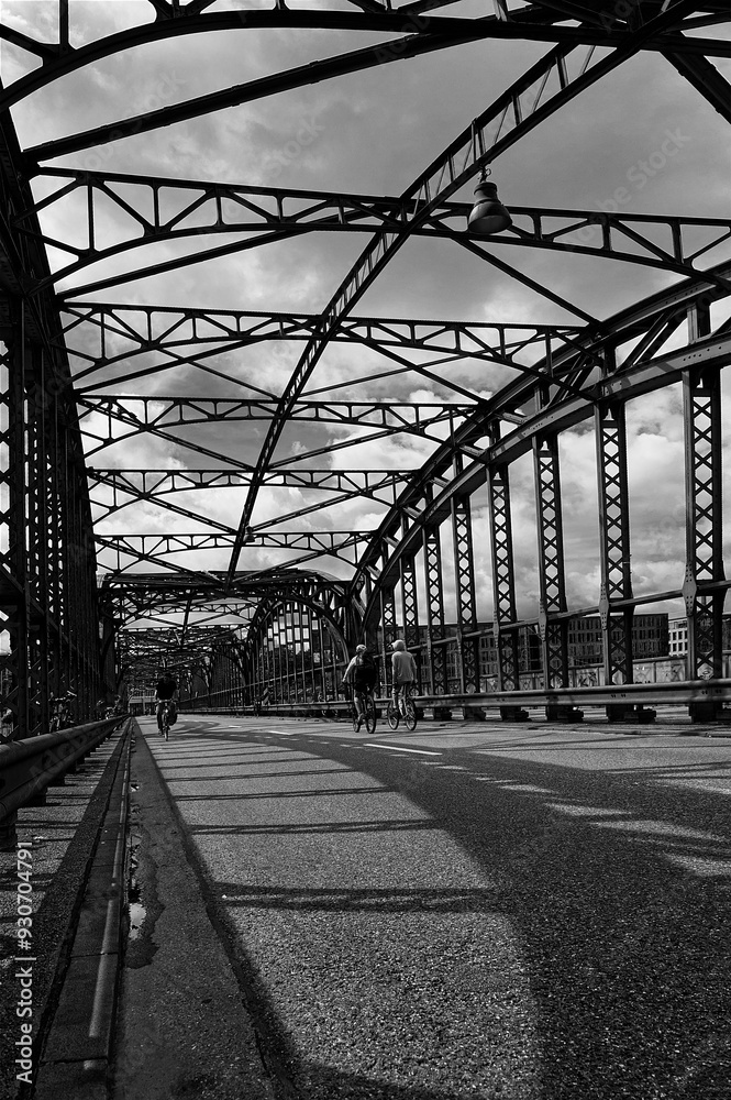 Fototapeta premium Hacker Brücke - Old steel bridge
