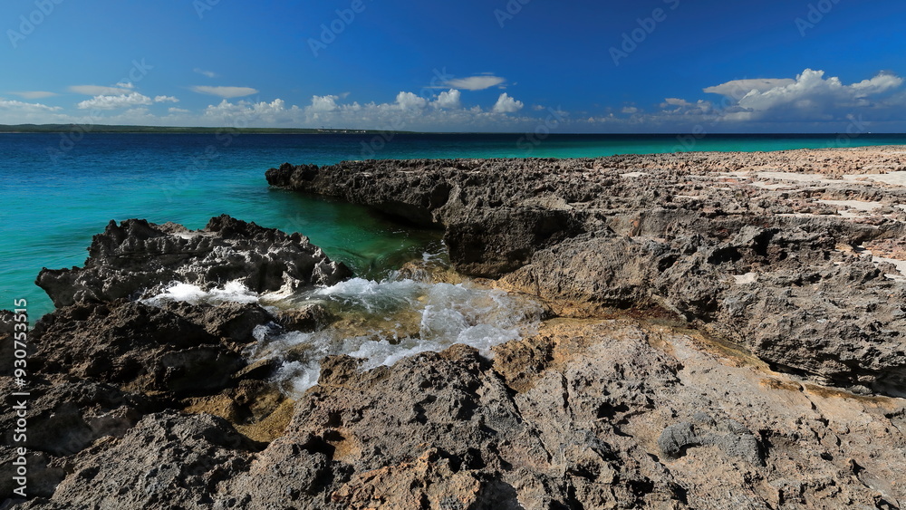 Beach sector between the rainforest and the reef lagoon, north side of the old concrete berth on the west shore of Cayo Saetia Cay. Mayari-Cuba-630 Beach sector between the rainforest and the reef lagoon, north side of the old concrete berth on the west shore of Cayo Saetia Cay. Mayari-Cuba-630