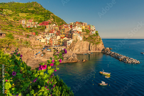 Primavera en 5Terre, Manarola, Italia photo