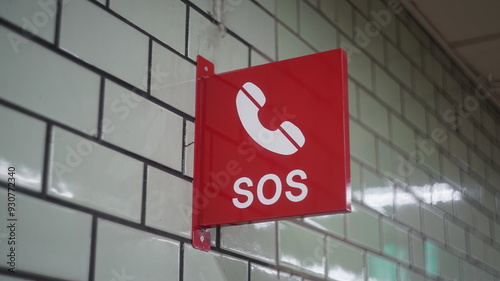 Canvas Print Emergency call sign in Seoul subway, Korea