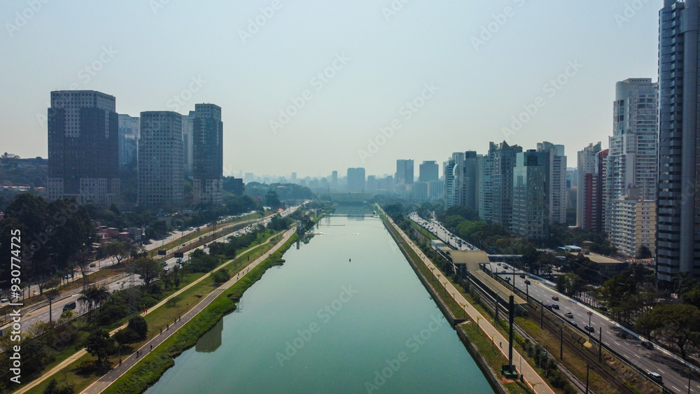 Rio pinheiros na cidade de são paulo sp brasil