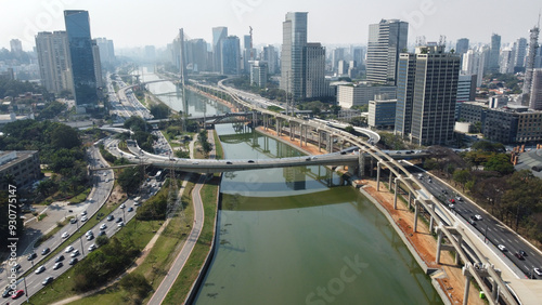 Vista da cidade de São Paulo com destaque para a Ponte Estaiada, ícone da arquitetura moderna e da infraestrutura urbana photo