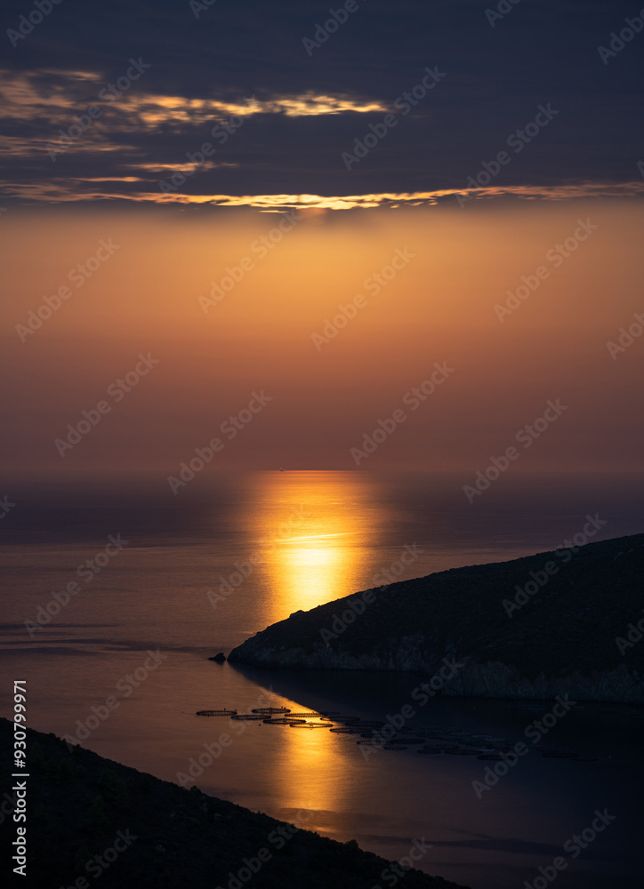 Fototapeta premium Moon rise above the sea