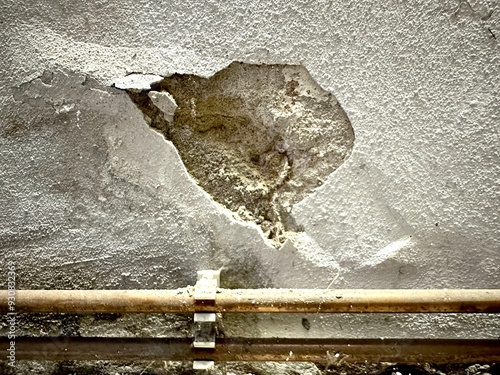 Photos dampness moisture destruction on the walls