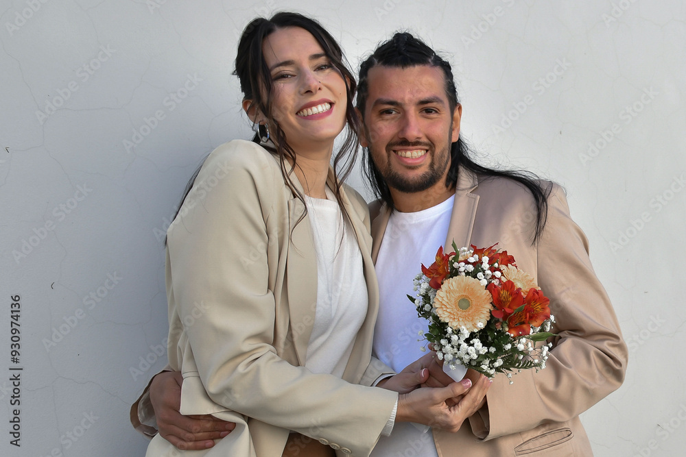 Pareja felizmente casados y enamorados