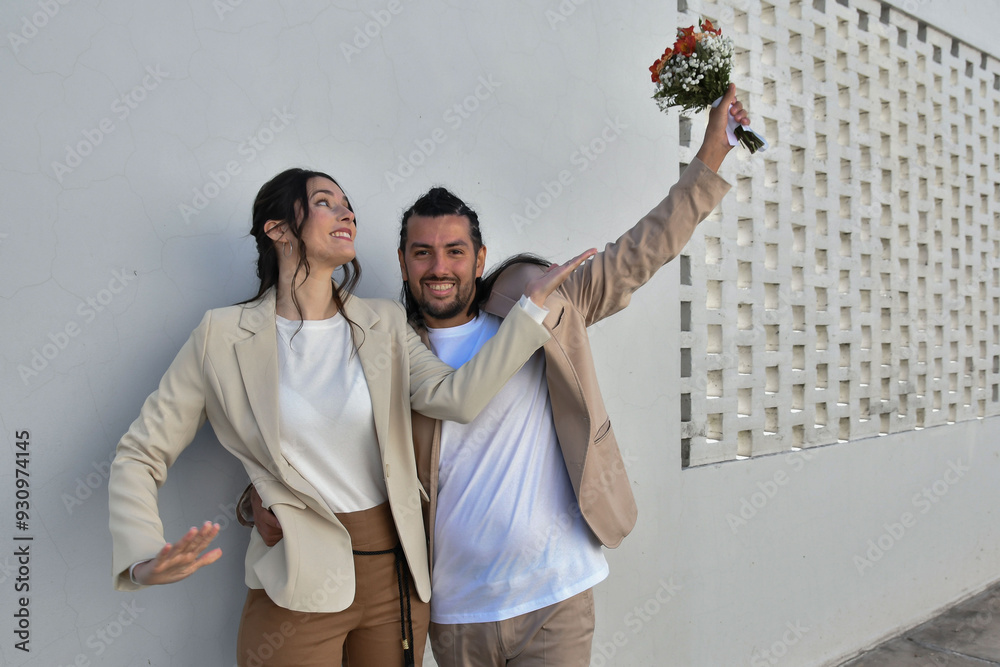 Pareja felizmente casados y enamorados