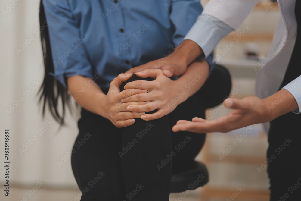 Obraz premium Professional orthopedist examining the little patient's leg in the clinic. Patient at the physiotherapy doing physical exercises with his therapist