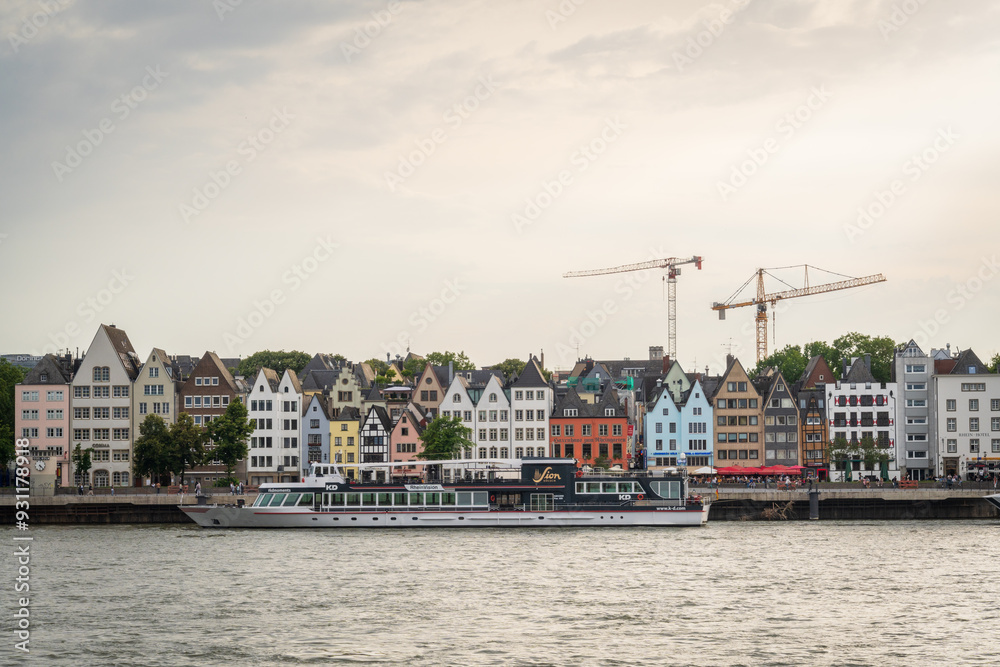 Fototapeta premium The City of Cologne and the Rhine River in Germany
