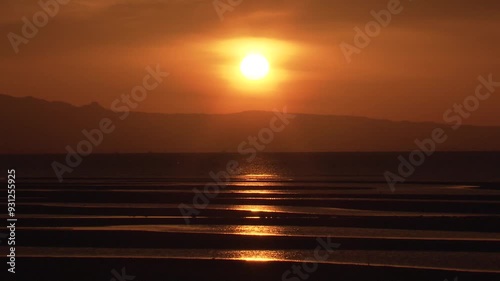 真玉海岸の夕焼けと砂浜の様子