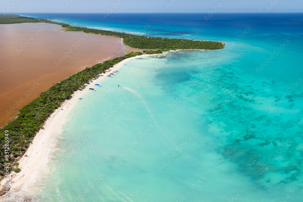 Obraz premium Aerial shot of Saona Island at sunny day.Caribbean Sea with clear green water, sandy beach and tourist boats moored.Dominican republic.