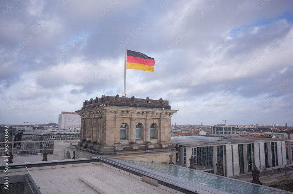 Obraz premium a german national flag flattering in the air on the historical building of national diet in berlin