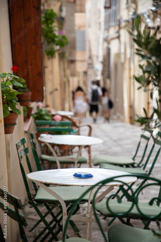 Obraz premium restaurant tables in quaint village