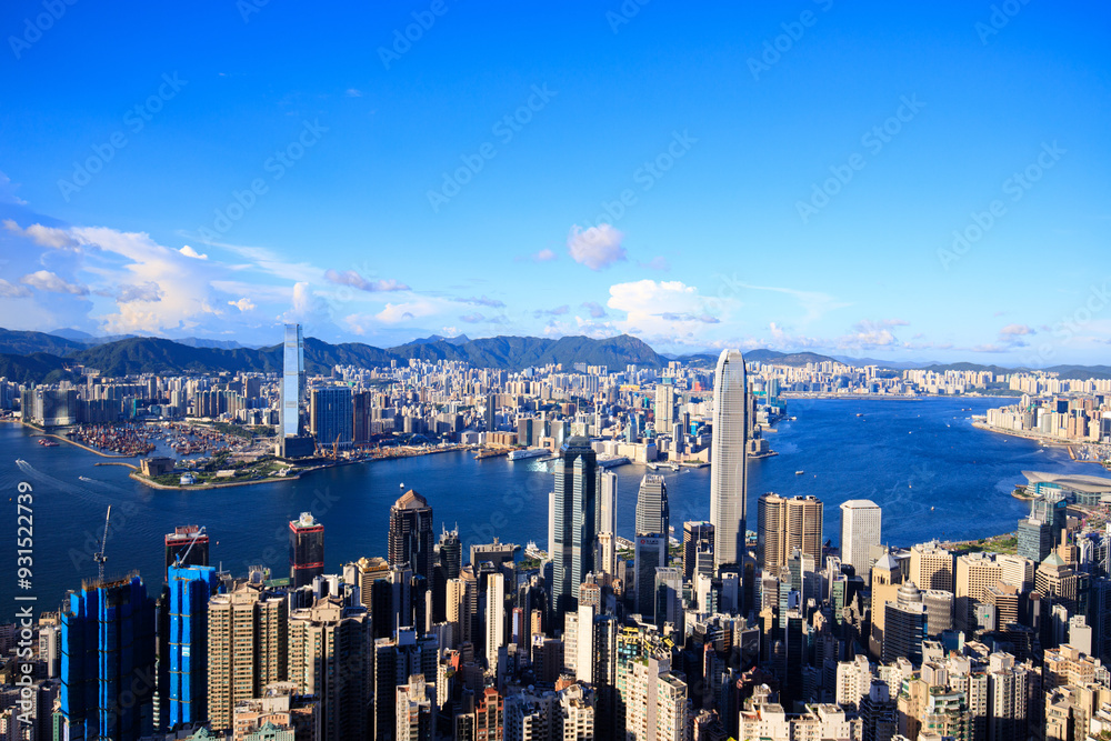 Fototapeta premium Panoramic View of Hong Kong Skyline and Victoria Harbour from Above