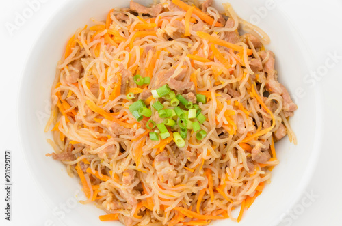 Obraz na płótnie 豚肉と糸コンニャクの炒め物 w salonie