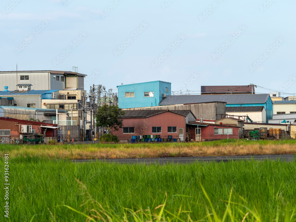 八尾空港周辺に建つ町工場の風景