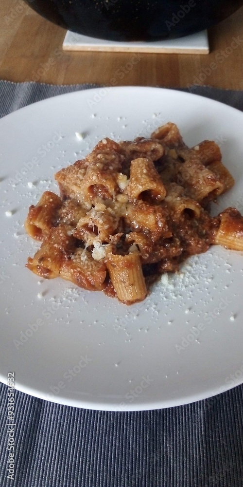 Pasta amatriciana, fatto in casa, cibo vero, ricetta originale Pasta amatriciana, fatto in casa, cibo vero, ricetta originale