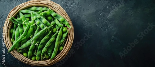 Fresh green peas in their p...