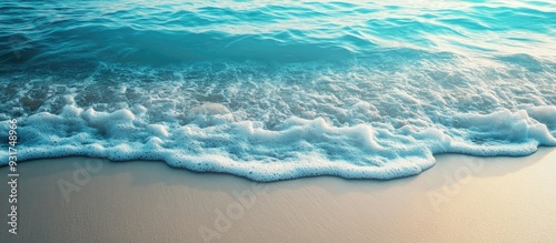 Gentle ocean waves on a tro...