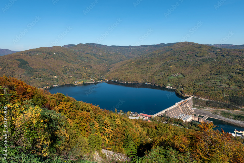 Fototapeta premium View of the Perucac lake on river Drina