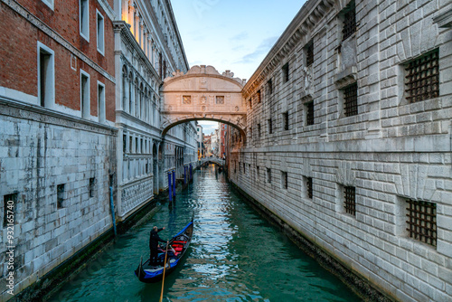 Bridge of Sighs over a Venice canal with gondolas at sunset, Venice, UNESCO World Heritage Site, Veneto, Italy