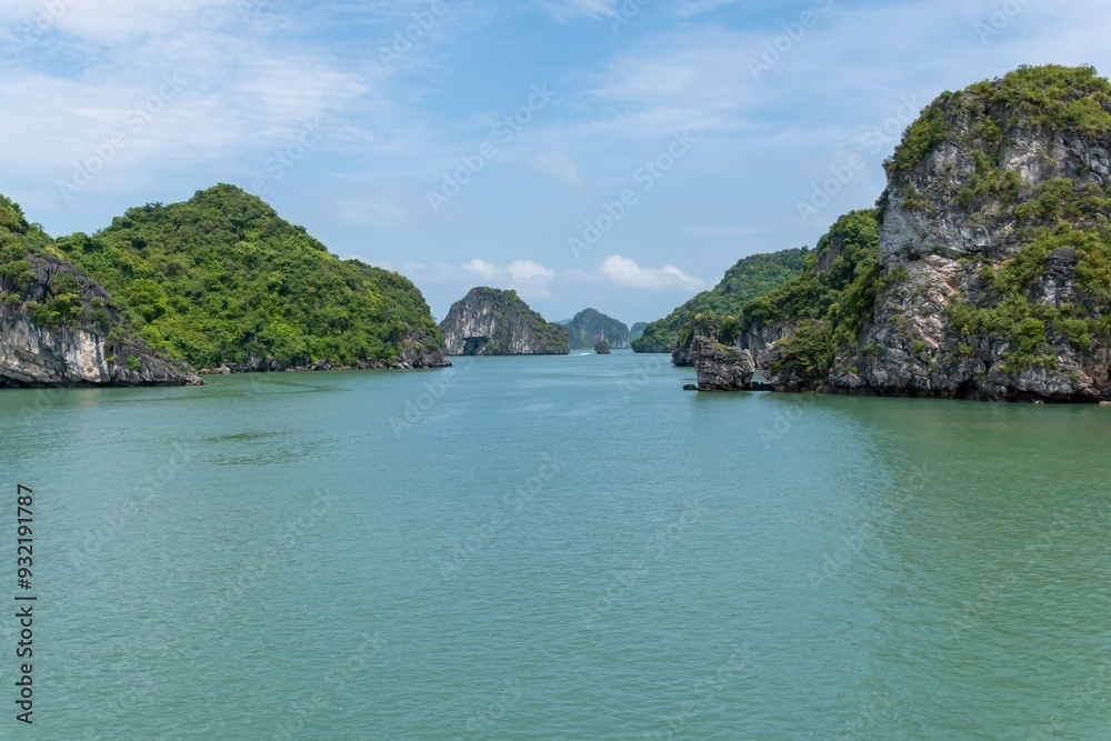Island country - Ha Long Bay - Vietnam Island country - Ha Long Bay - Vietnam