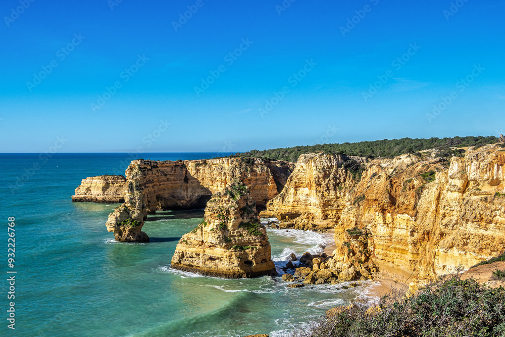 Obraz premium Praia da Marinha Beach among rock islets and cliffs seen from Seven Hanging Valleys Trail, Algarve, Portugal