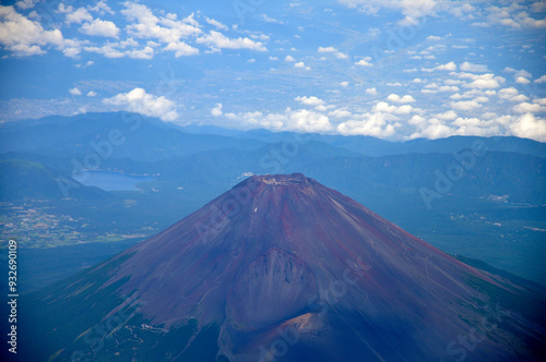 夏の富士山を空撮　日本
Aerial view of Mt. Fuji in summer, Japan