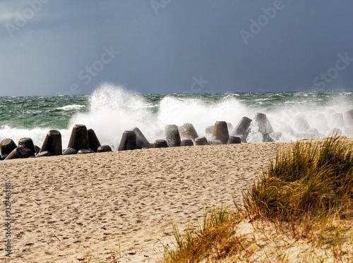 Obraz na płótnie Coastal protection during storms by the tetrapods on the island of Sylt w salonie