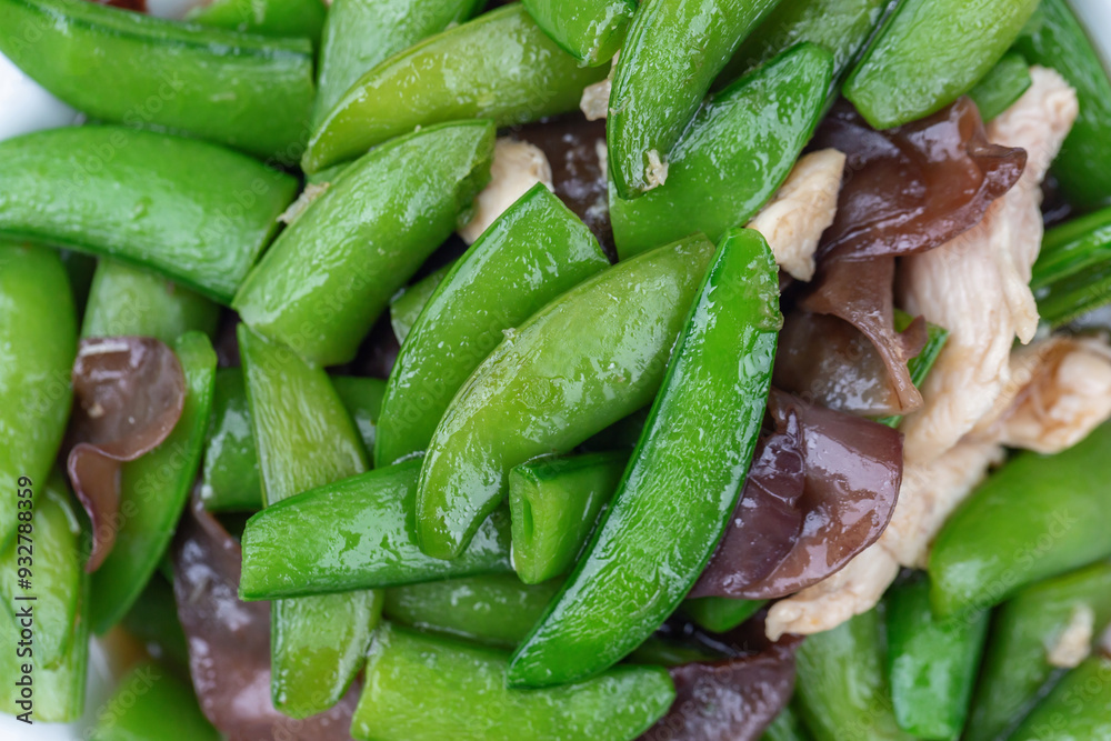 Stir-fried green peas with wood ear mushrooms Stir-fried green peas with wood ear mushrooms