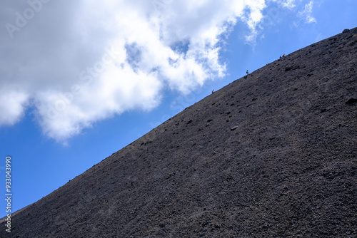 Senderismo en el Monte Etna: el Parque y el Valle del Bove, Sicilia, Italia.