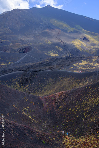 Senderismo en el Monte Etna: el Parque y el Valle del Bove, Sicilia, Italia.