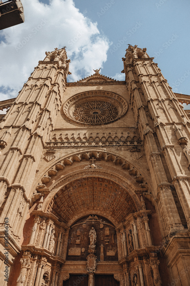 Fototapeta premium Photos show the beautiful streets and buildings of Palma, Mallorca. From narrow alleys to historic architecture, including the famous cathedral, these images capture the charm and history of the city