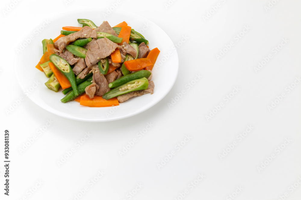 豚肉とオクラと人参の炒め物