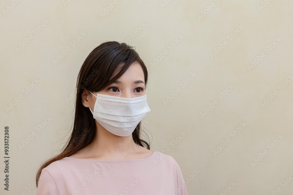 マスクをつけた女性 マスクをつけた女性
