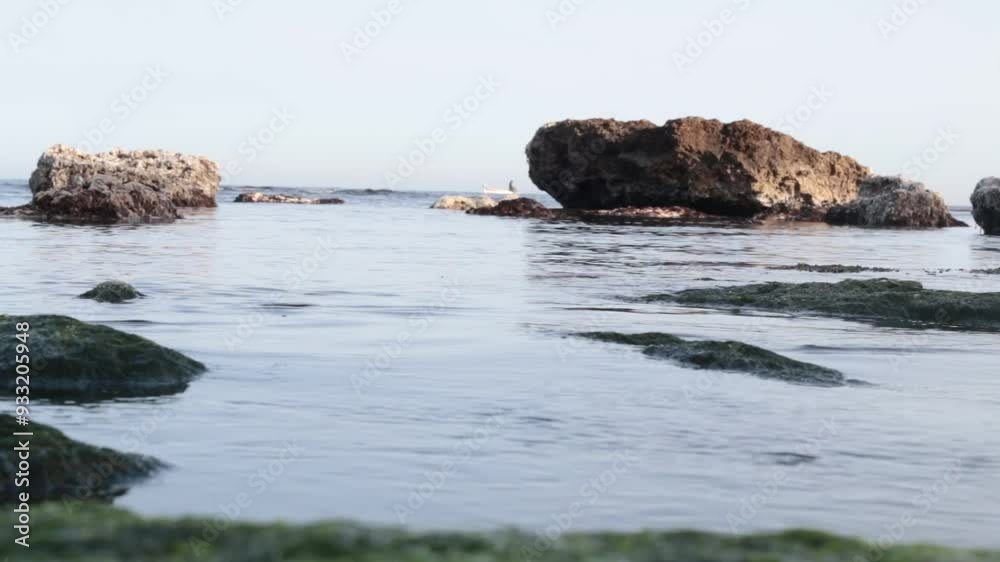 plage rocheuse très calme