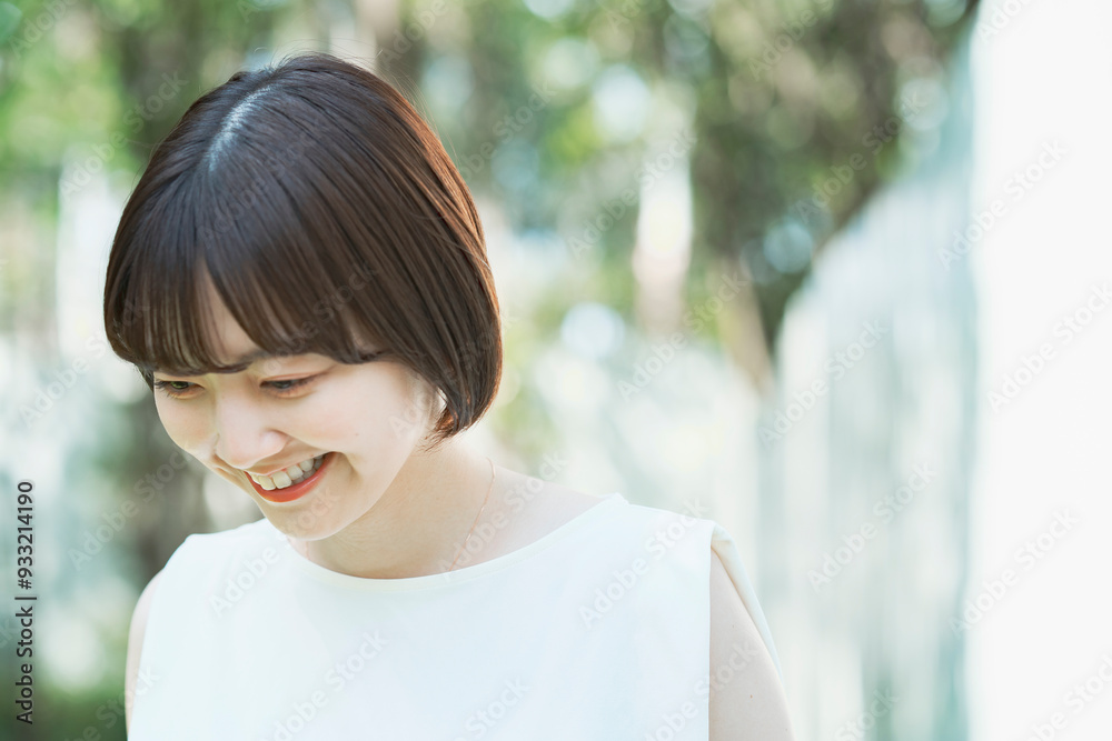 屋外での女性ポートレート