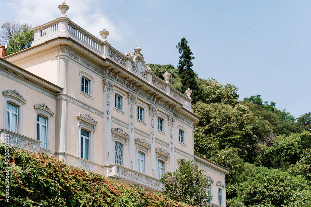 Obraz premium Villa in Italy, lake, city, old building