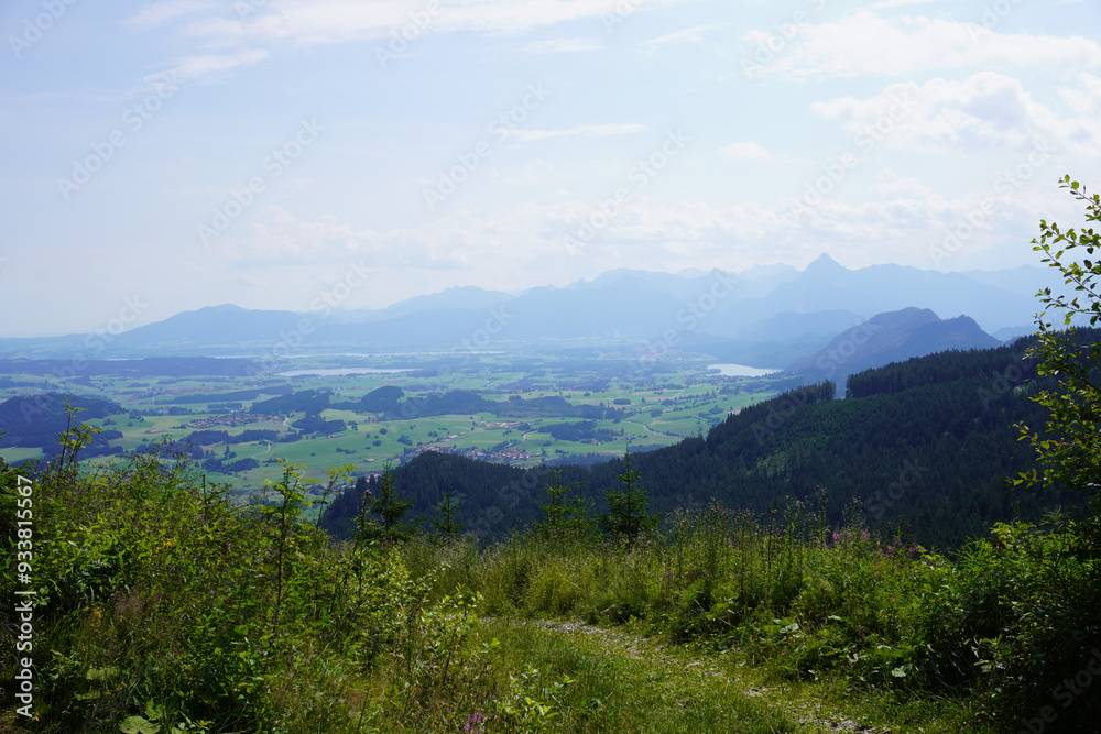 Naklejka premium wundervolle Aussicht auf die Berge und die Täler vom Alpspitz in Nesselwang in Bayern 