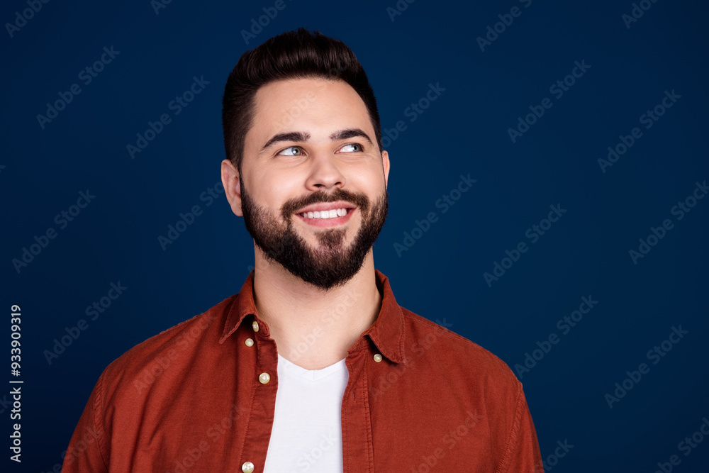 Obraz premium Photo of attractive cheerful nice man wear trendy clothes look empty space isolated on dark blue color background