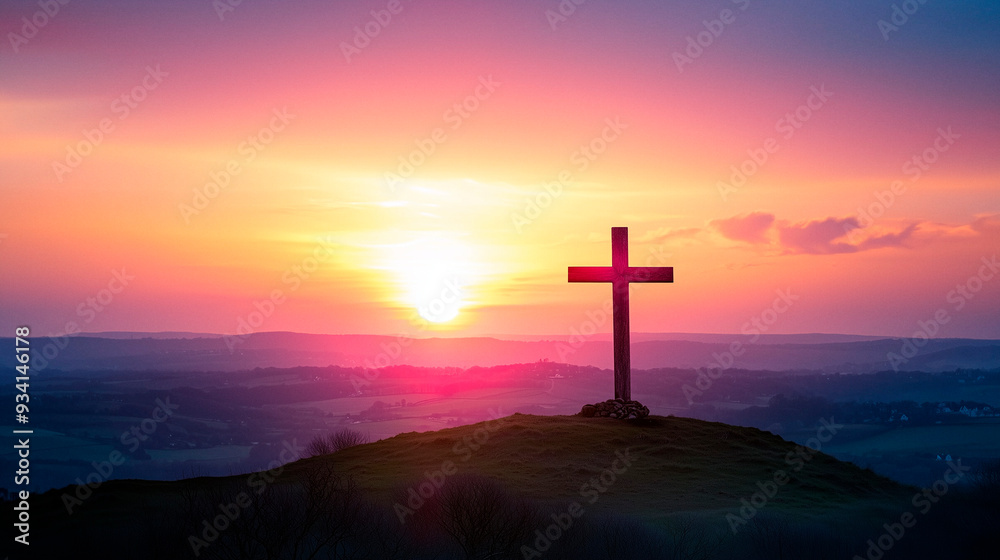 Kreuz auf Hügel vor Sonnenuntergang - Symbol für Glaube, Spiritualität, Hoffnung und Ruhe in einer friedlichen Landschaft Kreuz auf Hügel vor Sonnenuntergang - Symbol für Glaube, Spiritualität, Hoffnung und Ruhe in einer friedlichen Landschaft