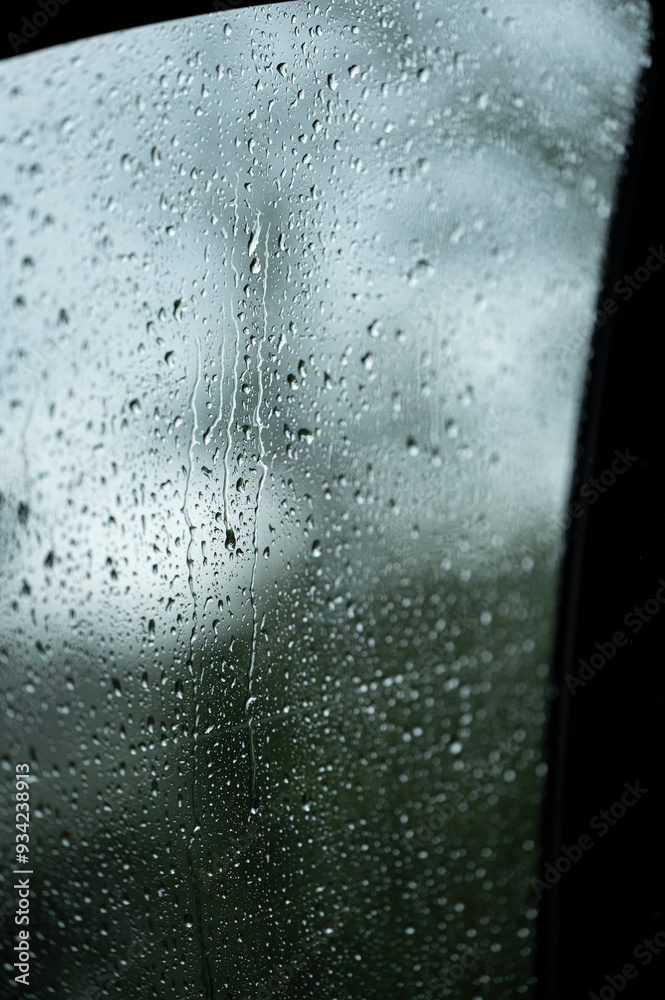 Obraz premium Car mirror rain drops water