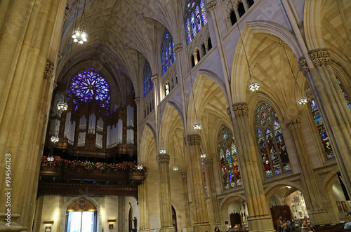 Obraz na płótnie Interior with organ - Interior of St Patrick cathedral, New York City w salonie