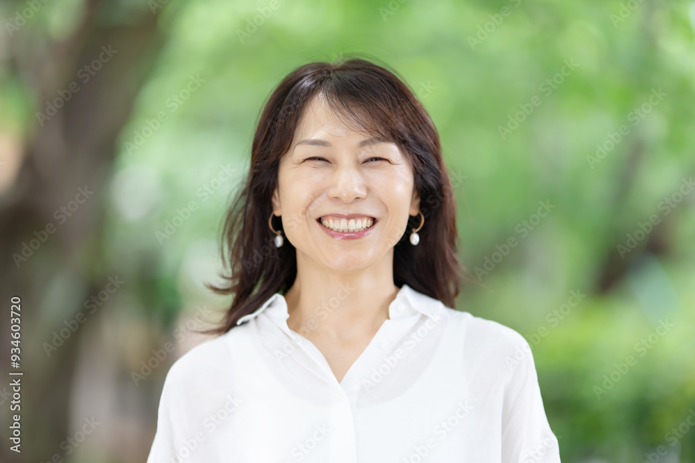 女性・新緑 女性・新緑