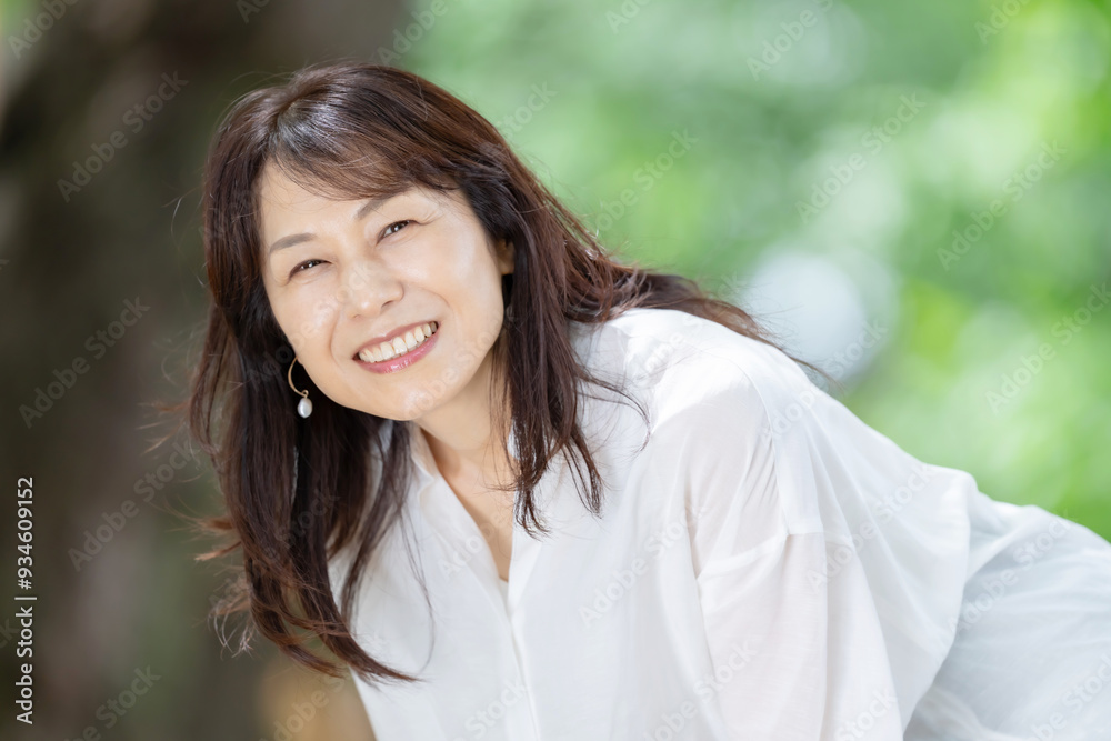 女性・新緑 女性・新緑