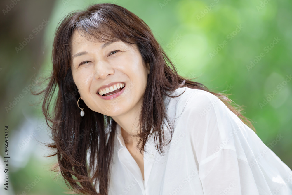 女性・新緑 女性・新緑